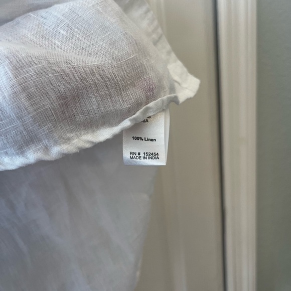 Karyn Seo White linen Button-Up Shirt with floral Embroidered Sleeves and back - Picture 10 of 12